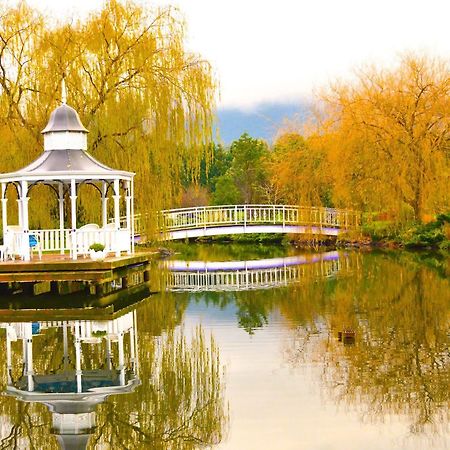Lakeside Cottage Luxury B&B Mount Dandenong Bagian luar foto