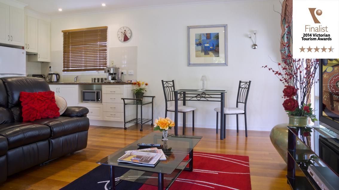Lakeside Cottage Luxury B&B Mount Dandenong Bagian luar foto