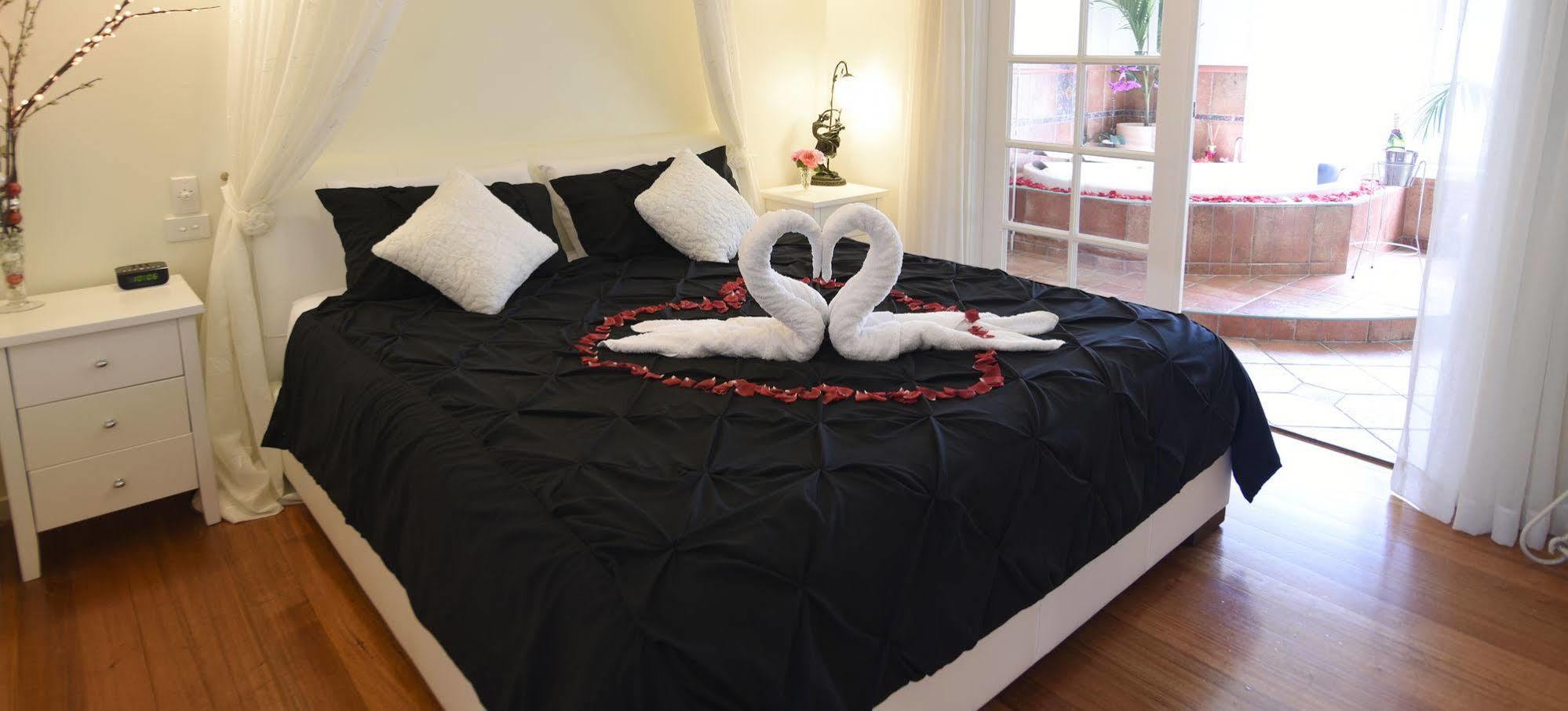 Lakeside Cottage Luxury B&B Mount Dandenong Bagian luar foto