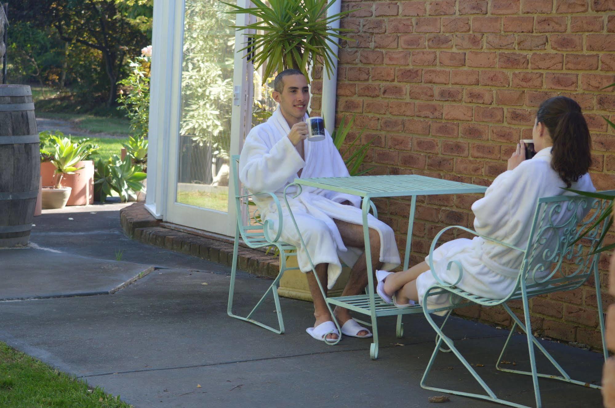 Lakeside Cottage Luxury B&B Mount Dandenong Bagian luar foto