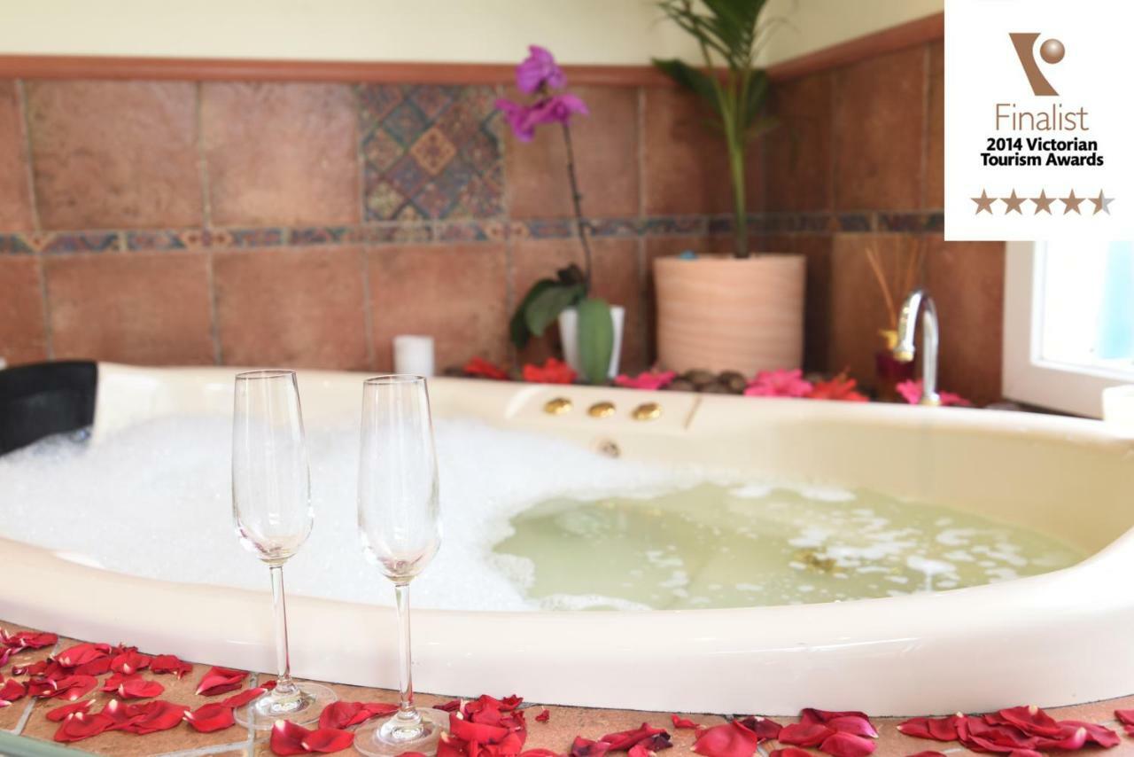 Lakeside Cottage Luxury B&B Mount Dandenong Bagian luar foto